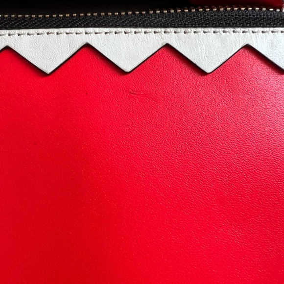 🔥 Emporio Armani Clutch - In Excellent Condition 🔥 - Picture 9 of 9